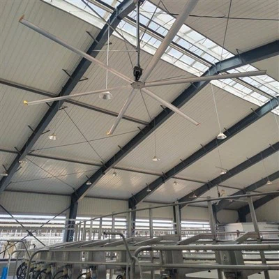 Какова рекомендуемая высота установки промышленного потолочного вентилятора?